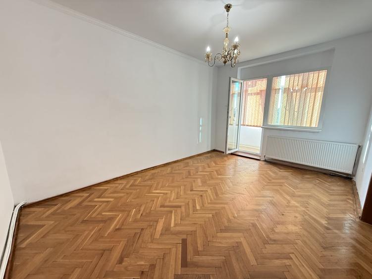 Apartament cu 4 camere decomandat în Elisabetin
