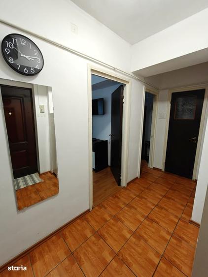 Apartament cu 3 camere semidecomandat, mobilat în Drumul Taberei