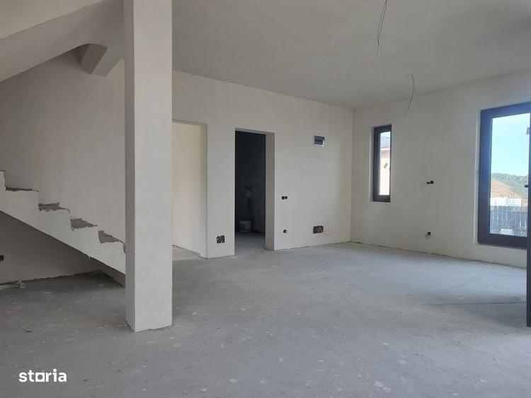Casă cu 4 camere în Juc-Herghelie