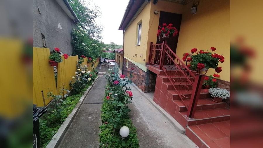 Casă cu 8 camere cu Canalizare în Nord