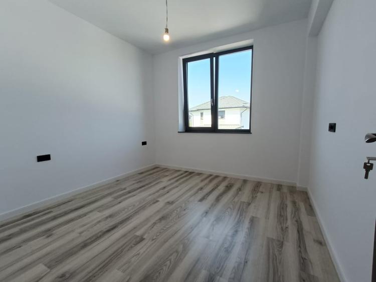 Duplex cu 4 camere cu Canalizare în Popas Păcurari
