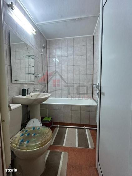 Apartament cu 3 camere semidecomandat în Dacia