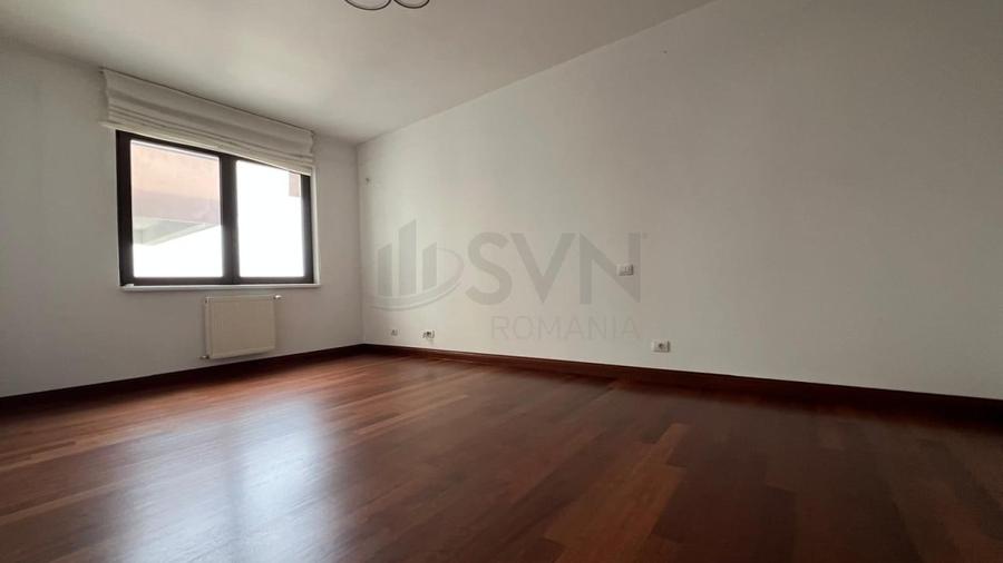 Apartament cu 6 camere decomandat în Sisești