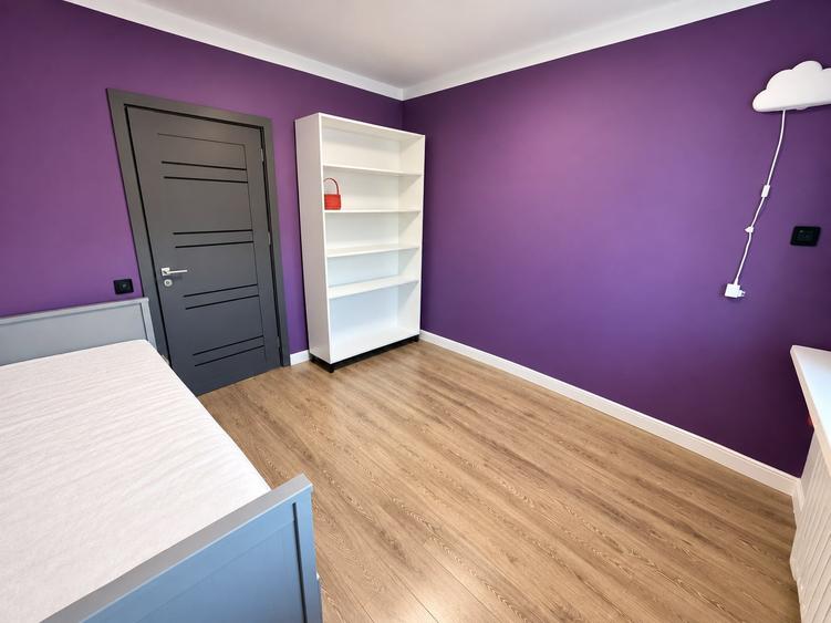 Apartament cu 4 camere decomandat, mobilat în Nicolina