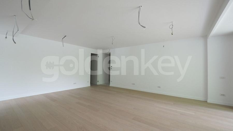 Apartament cu 3 camere semidecomandat în Aviatorilor