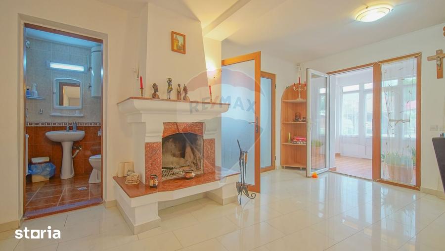 Casă cu 7 camere cu Teren 800 Mp în Purcăreni
