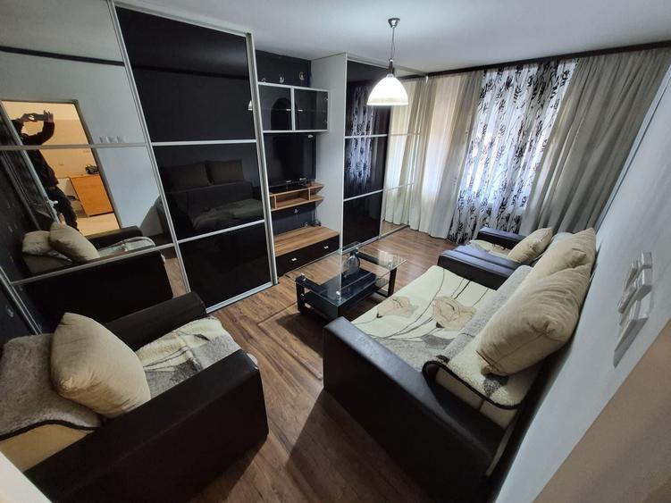 Apartament cu 3 camere decomandat, mobilat în Micro 16
