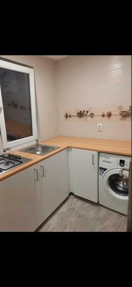 Apartament cu 3 camere semidecomandat în Micro 14