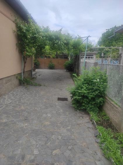Casă cu 3 camere cu Teren 600 Mp în Central