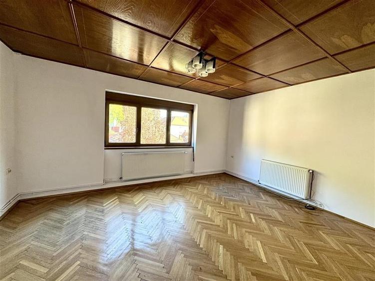 Casă individuală cu 7 camere cu Teren 382 Mp în Ultracentral