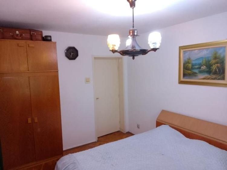 Apartament cu 3 camere semidecomandat, mobilat în Titan