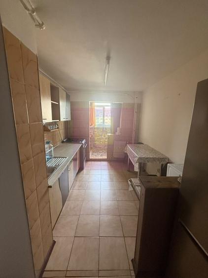Apartament cu 3 camere decomandat în Crângași