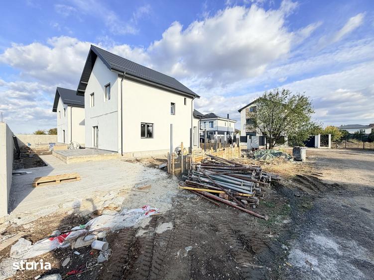 Casă cu 4 camere cu Teren 260 Mp în Glina