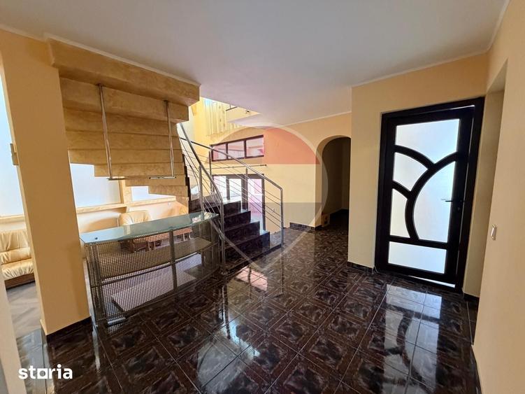Casă cu 4 camere cu Teren 460 Mp în Cernele
