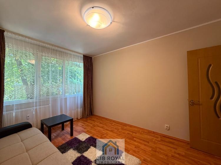 Apartament cu 3 camere semidecomandat în Câmpia Libertății