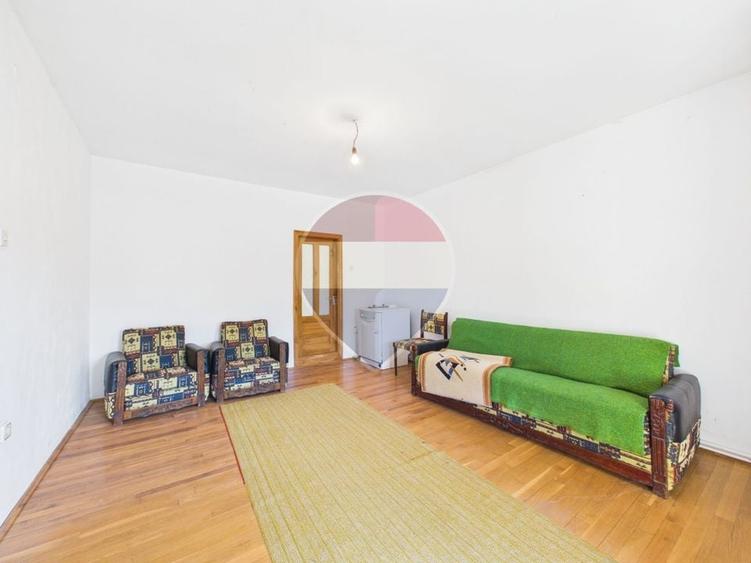 Casă individuală cu 6 camere cu Teren 2208.6398925781 Mp în Breaza de Jos