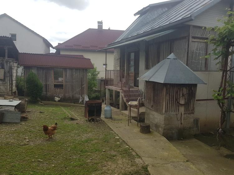 Casă individuală cu 5 camere cu Teren 2100 Mp în Șimișna