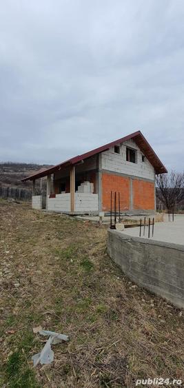 Casă cu 4 camere cu Teren 702 Mp în Ștefănești