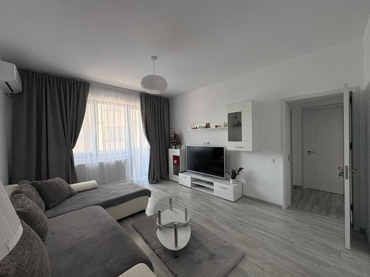 Apartament cu 2 camere decomandat în Roșu