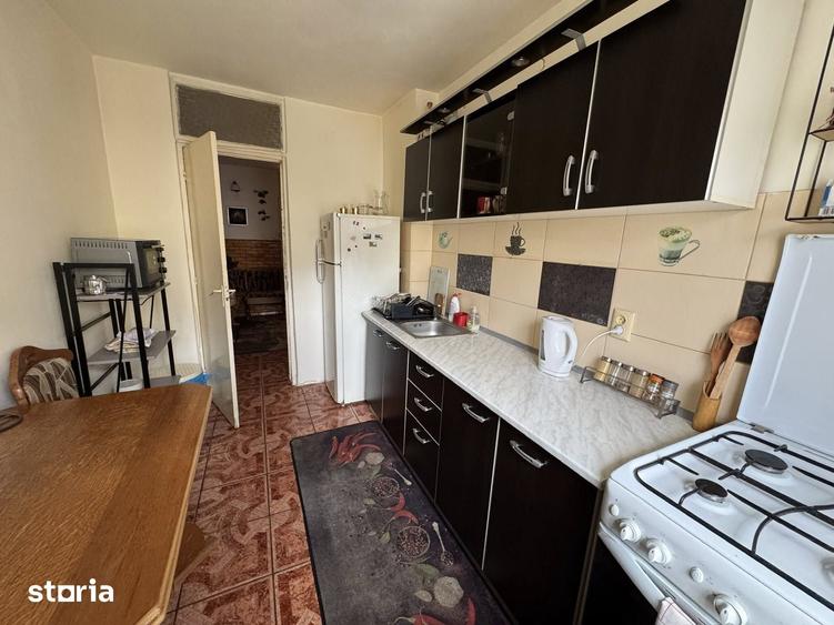 Apartament cu 3 camere decomandat în Valea Aurie