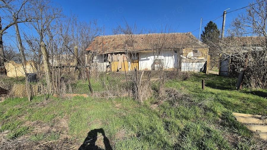 Teren de 527 mp, în Carani