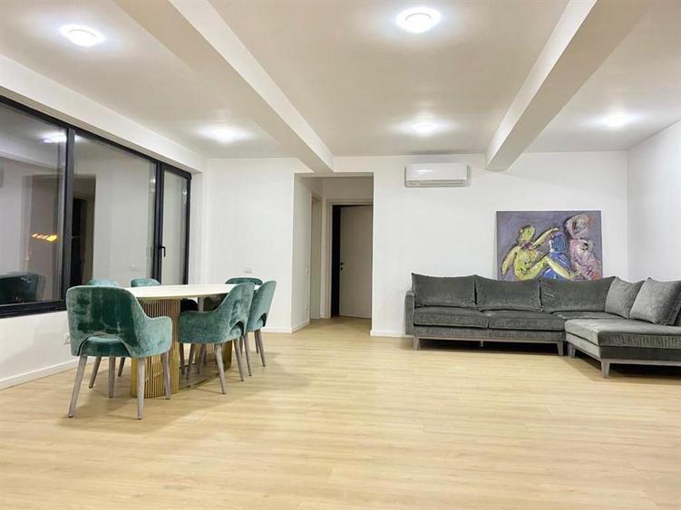 Apartament cu 4 camere decomandat, mobilat în Iancu Nicolae