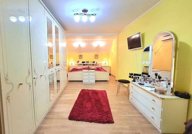 Casă individuală cu 5 camere cu Teren 750 Mp în Central
