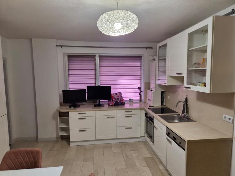 Apartament cu 3 camere decomandat în Sânnicoară