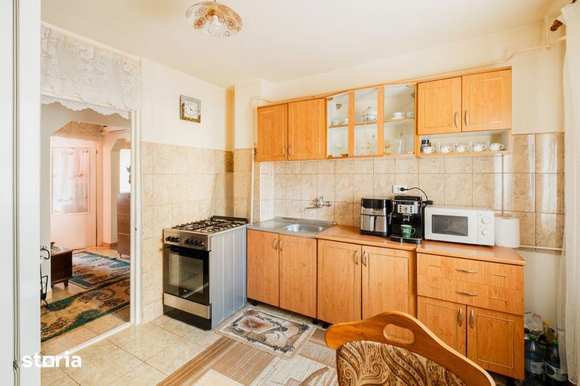 Apartament cu 3 camere decomandat, mobilat în Girocului