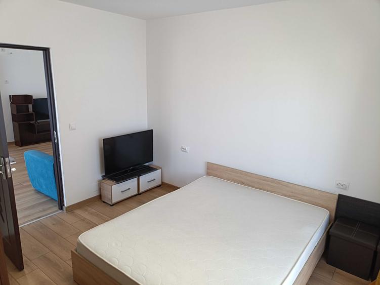 Apartament cu 3 camere semidecomandat în Florești