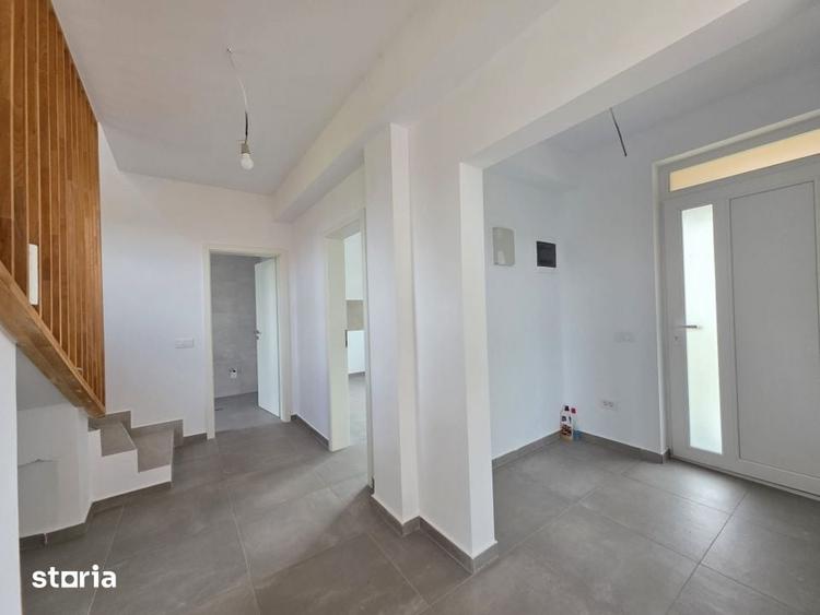 Casă cu 3 camere cu Teren 250 Mp în Stupini