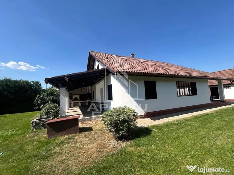 Casă cu 5 camere cu Teren 500 Mp în Sânmihaiu Român