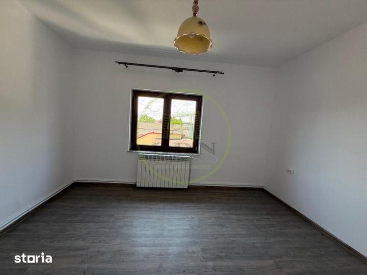 Casă cu 10 camere cu Teren 458 Mp în Central