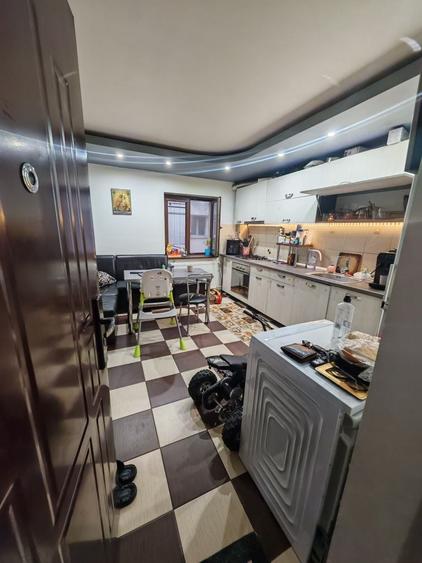 Apartament cu 3 camere decomandat în Berceni