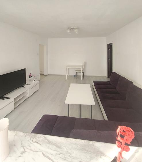 Apartament cu 3 camere semidecomandat în Astra