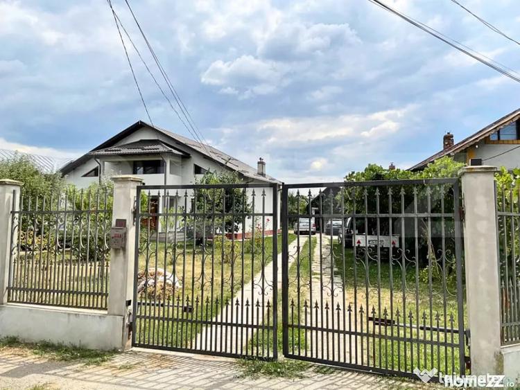 Casă cu 7 camere cu Teren 3000 Mp în Central