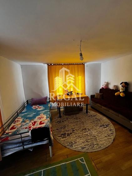 Casă individuală cu 4 camere cu Canalizare în Exterior Sud