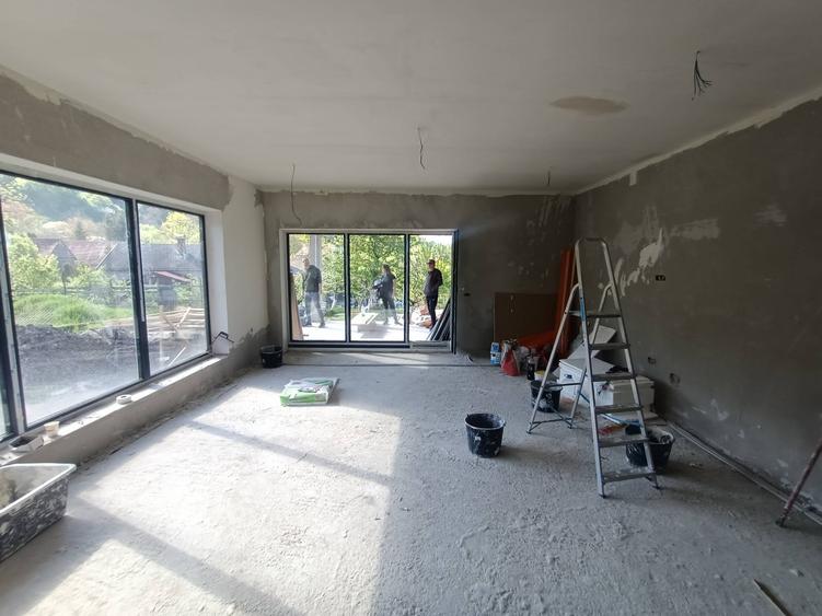 Casă cu 4 camere cu Teren 600 Mp în Central