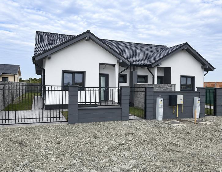 Duplex cu 3 camere cu Canalizare în Moșnița Nouă
