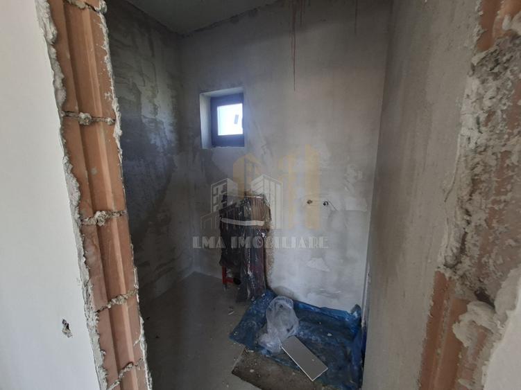Casă individuală cu 4 camere cu Canalizare în Sânpetru