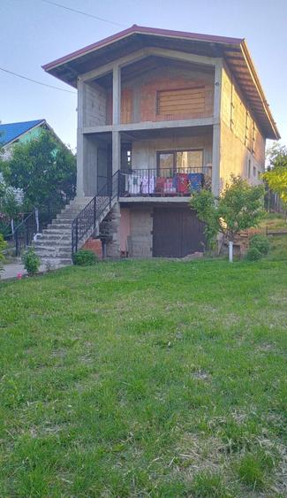 Casă cu 4 camere decomandat în Păcurari