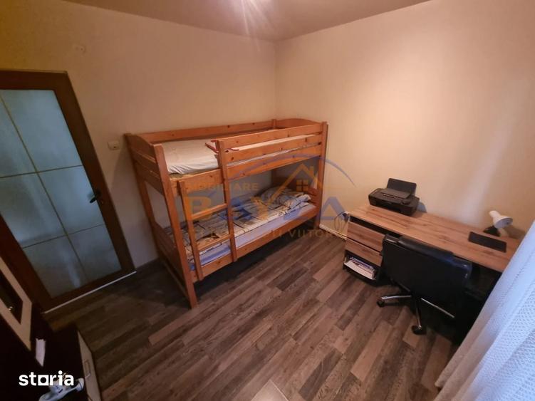 Apartament cu 3 camere decomandat în Săsar
