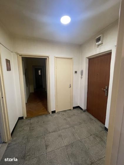 Apartament cu 3 camere în Aleea Carpați
