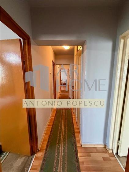 Apartament cu 4 camere decomandat în Malu Roșu