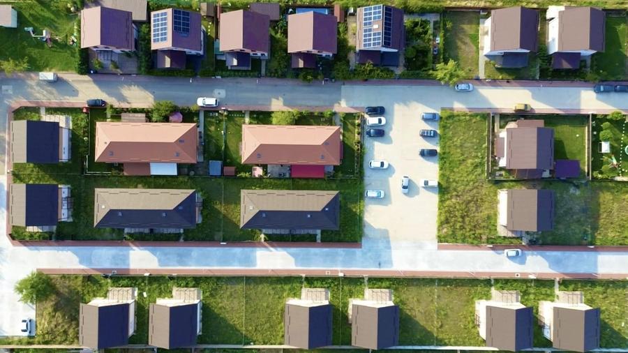 Casă individuală cu 4 camere cu Teren 250 Mp în Periferie