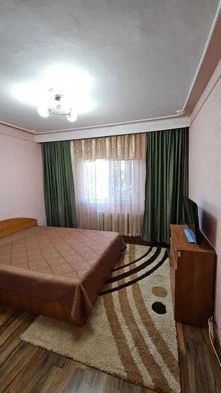Apartament cu 3 camere decomandat, mobilat în Alexandru cel Bun