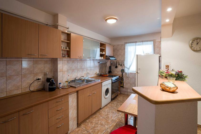 Apartament cu 3 camere decomandat în Alexandriei