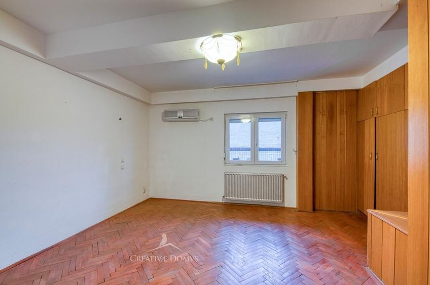 Birou, de 148 mp, în Romană