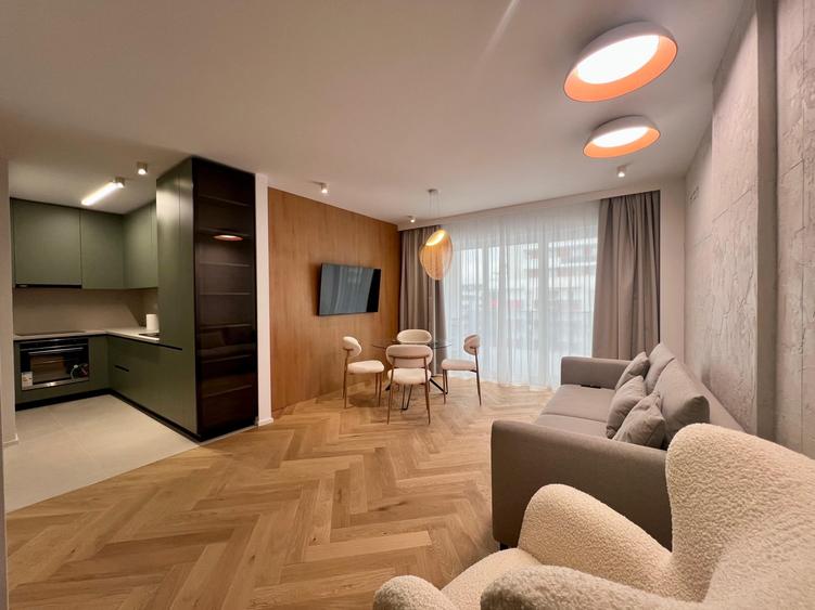 Apartament cu 2 camere semidecomandat, mobilat în Mărăști