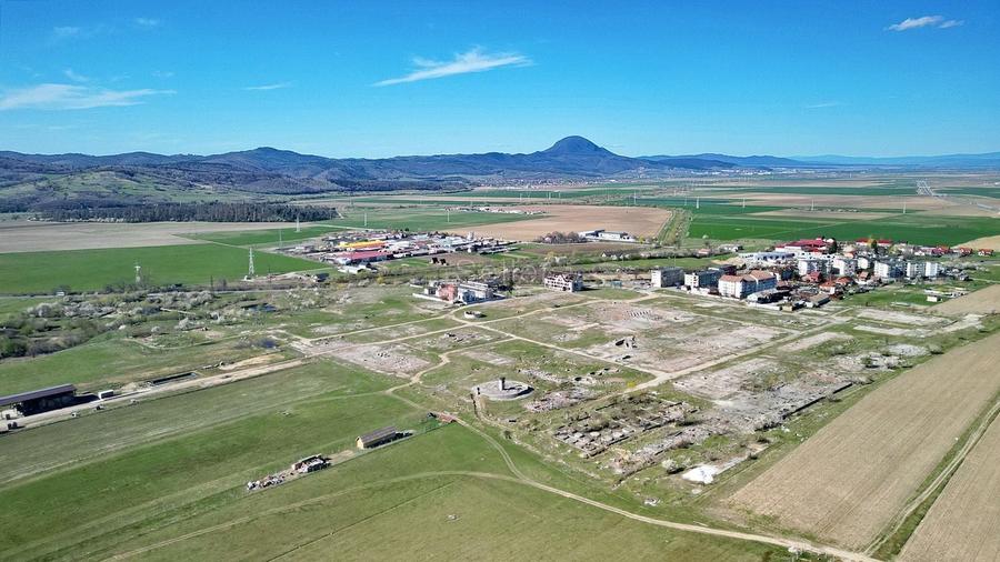 Teren Construcții intravilan de 185299 mp, în Central